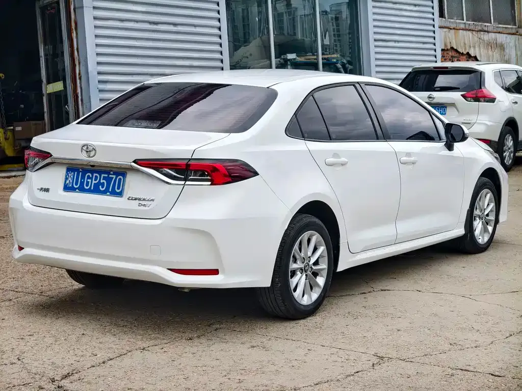Toyota Corolla — фото 8