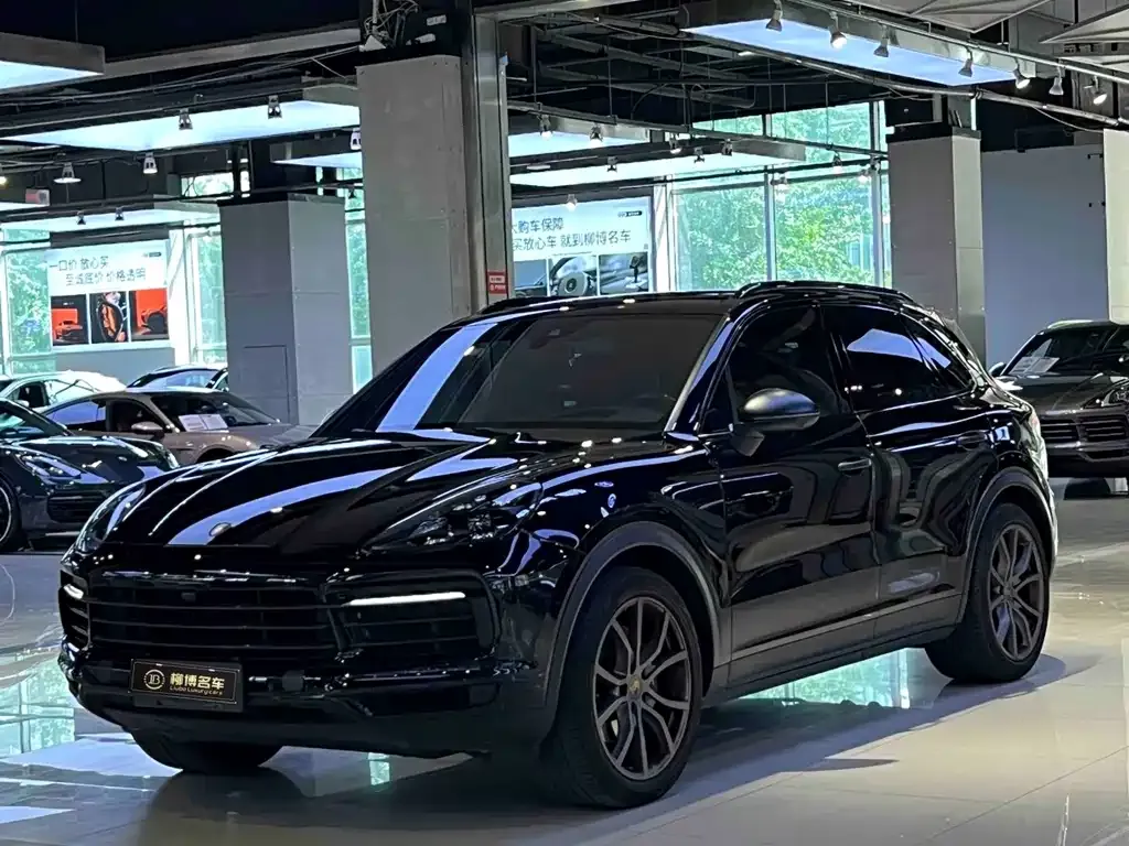 Porsche Cayenne — фото 1