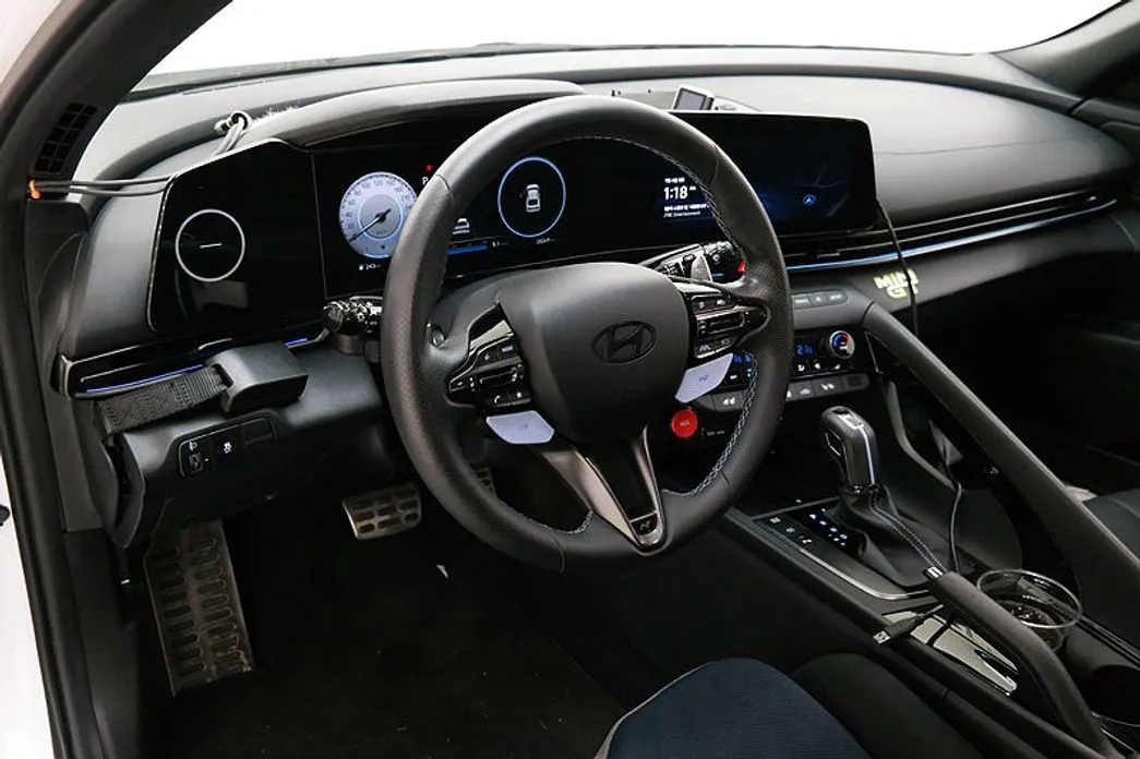Hyundai AVANTE — фото 8