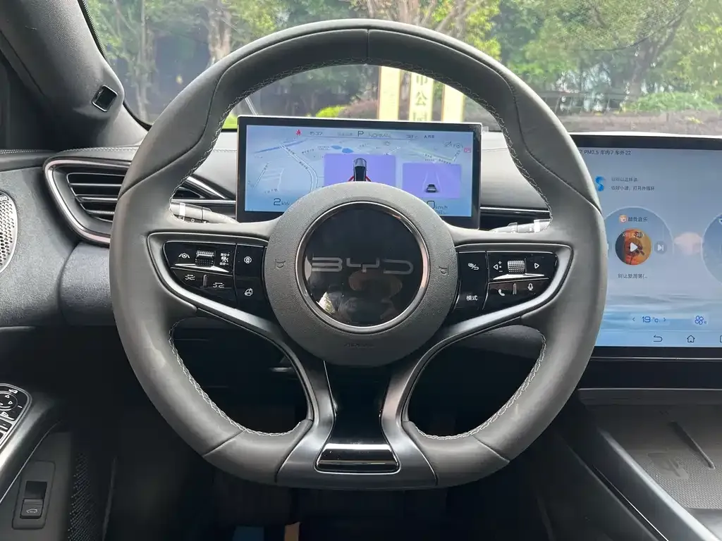 BYD Seal — фото 3