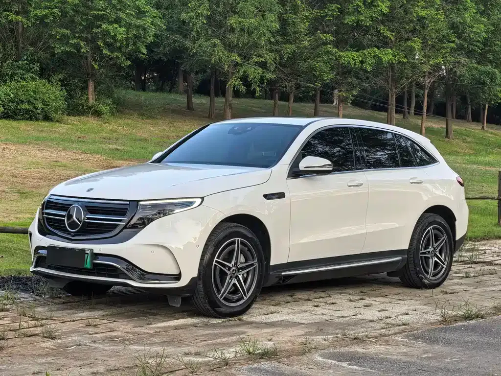 Mercedes-Benz EQC — фото 1