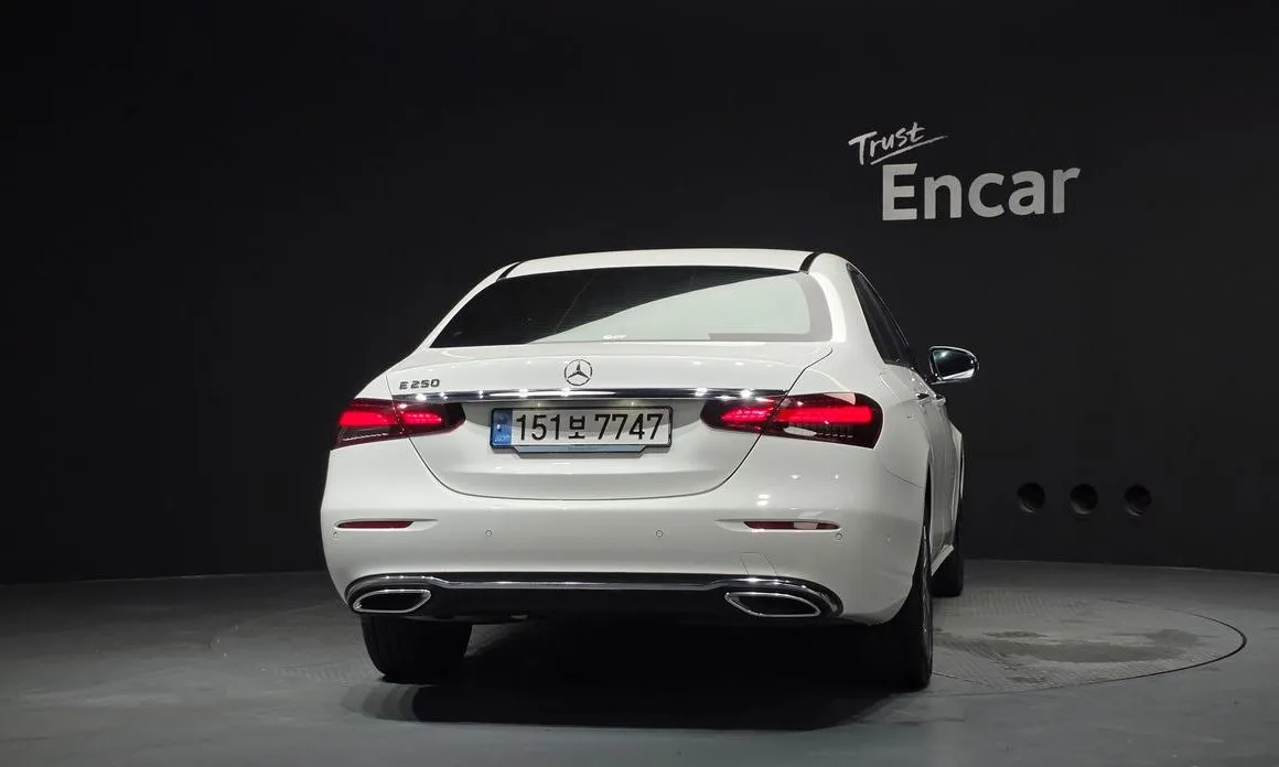 Mercedes-Benz E-Class — фото 10