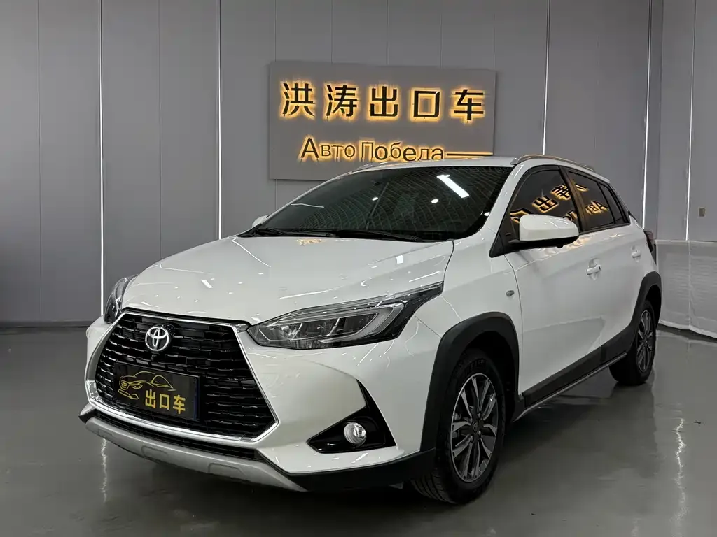 Toyota Yaris L — фото 1