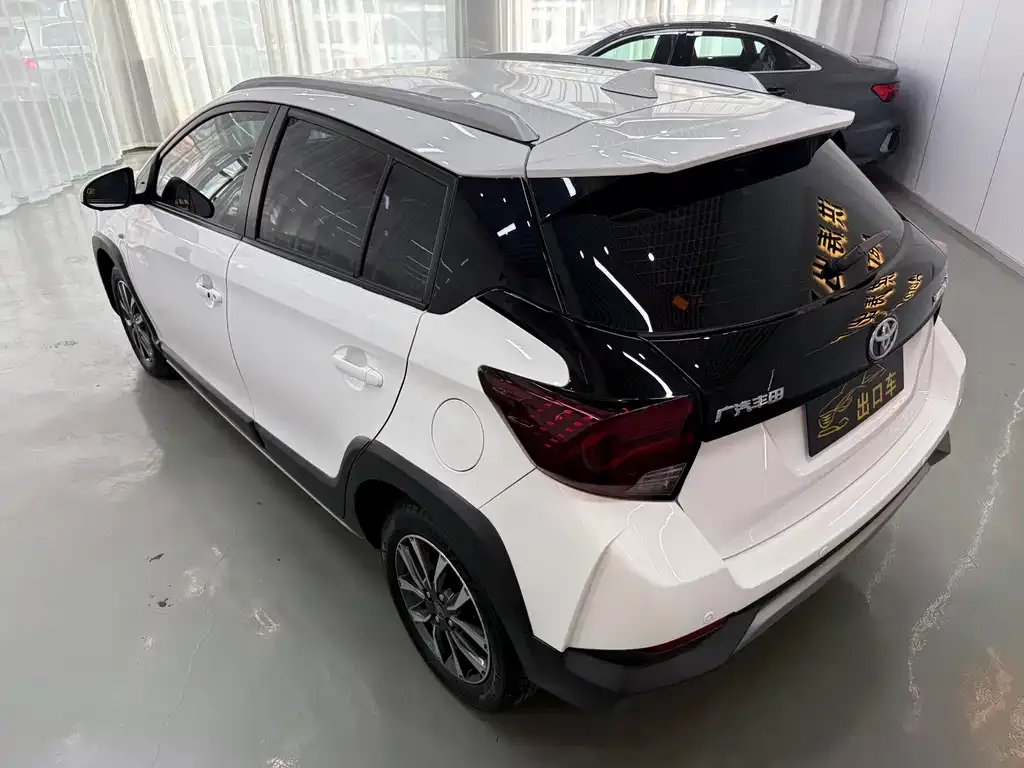 Toyota Yaris L — фото 8