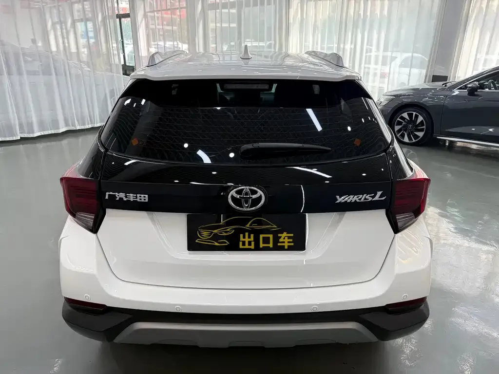 Toyota Yaris L — фото 9