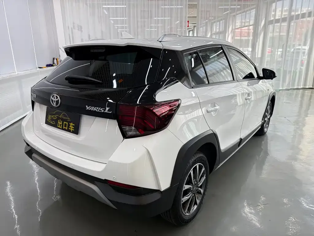 Toyota Yaris L — фото 4