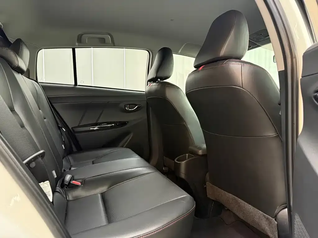 Toyota Yaris L — фото 3