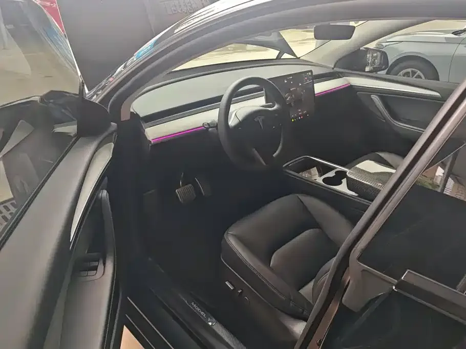 Tesla Model Y — фото 3