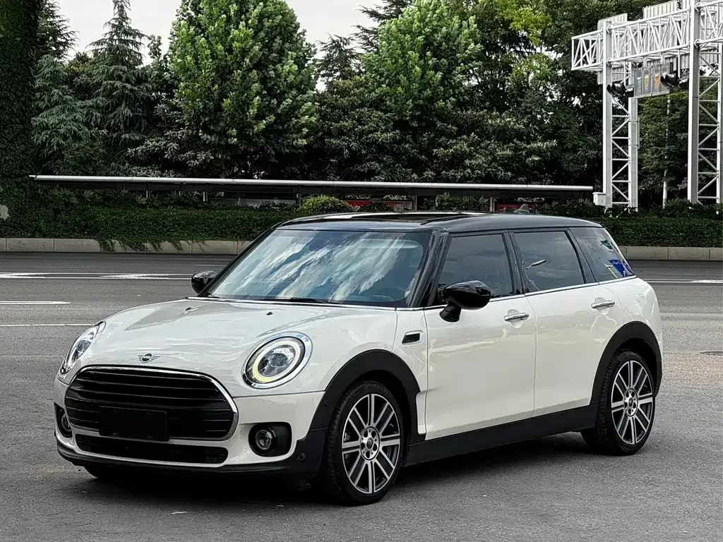 MINI Clubman — фото 1
