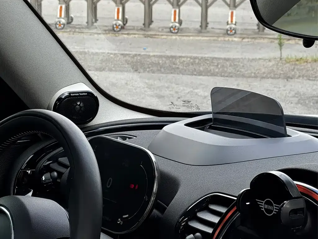 MINI Clubman — фото 4