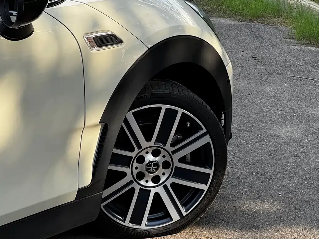 MINI Clubman — фото 3