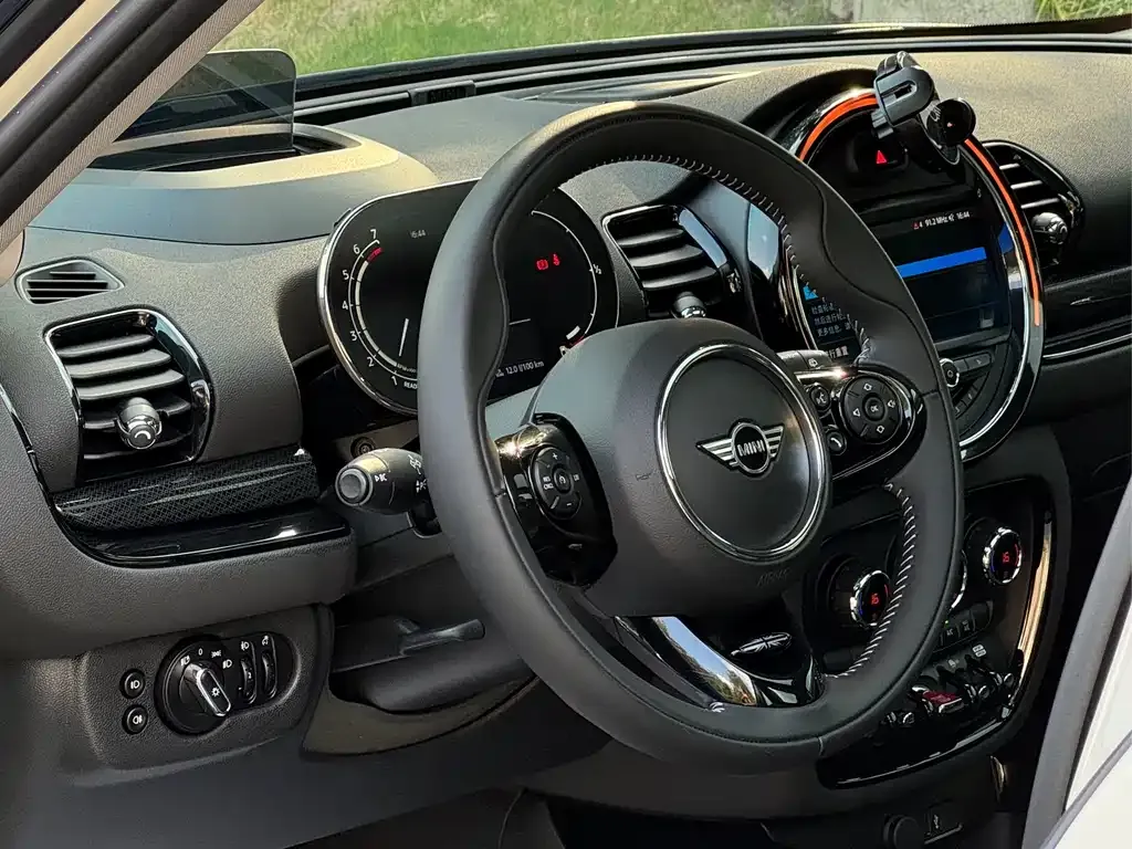 MINI Clubman — фото 6