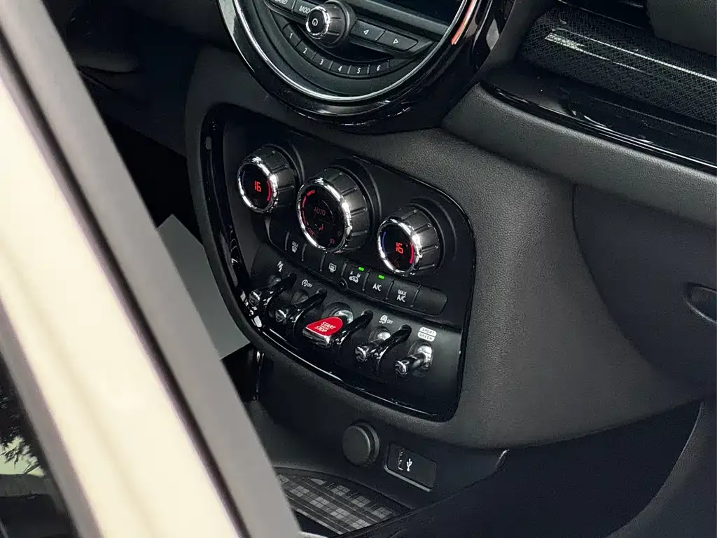 MINI Clubman — фото 10