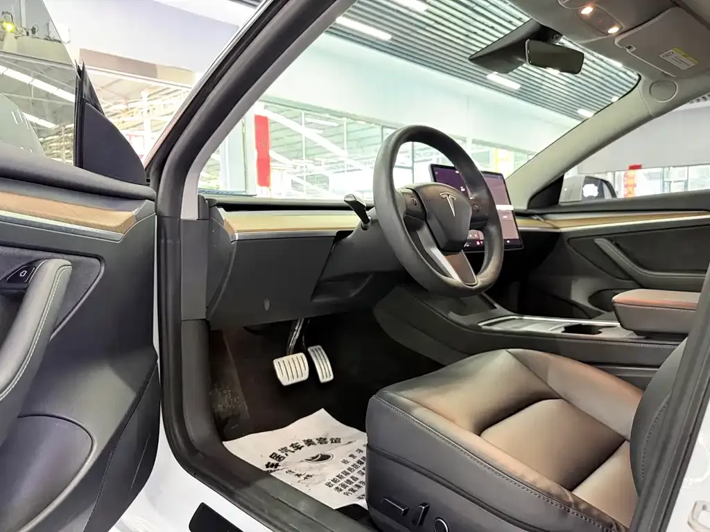 Tesla Model 3 — фото 4
