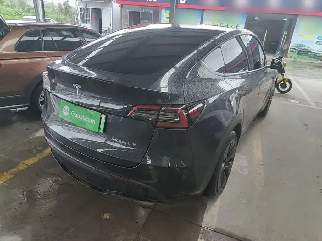 Tesla Model Y — фото 9