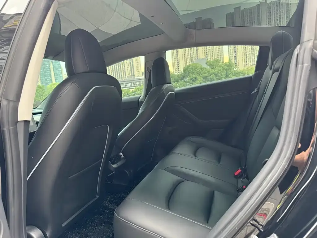 Tesla Model 3 — фото 3