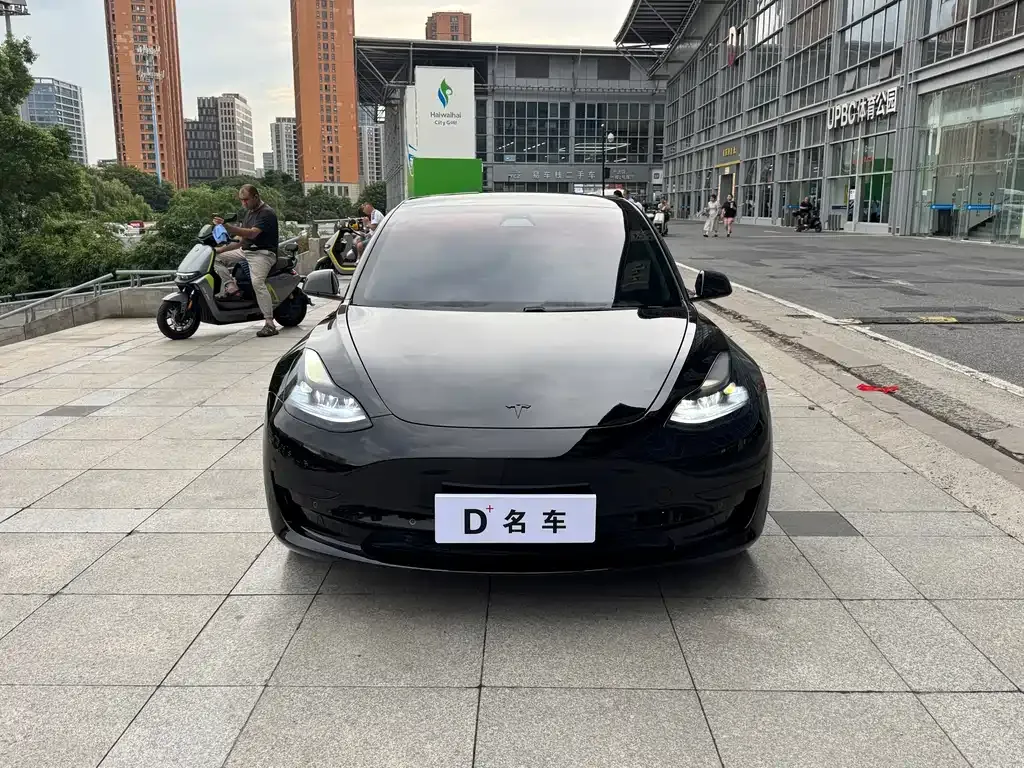 Tesla Model 3 — фото 8