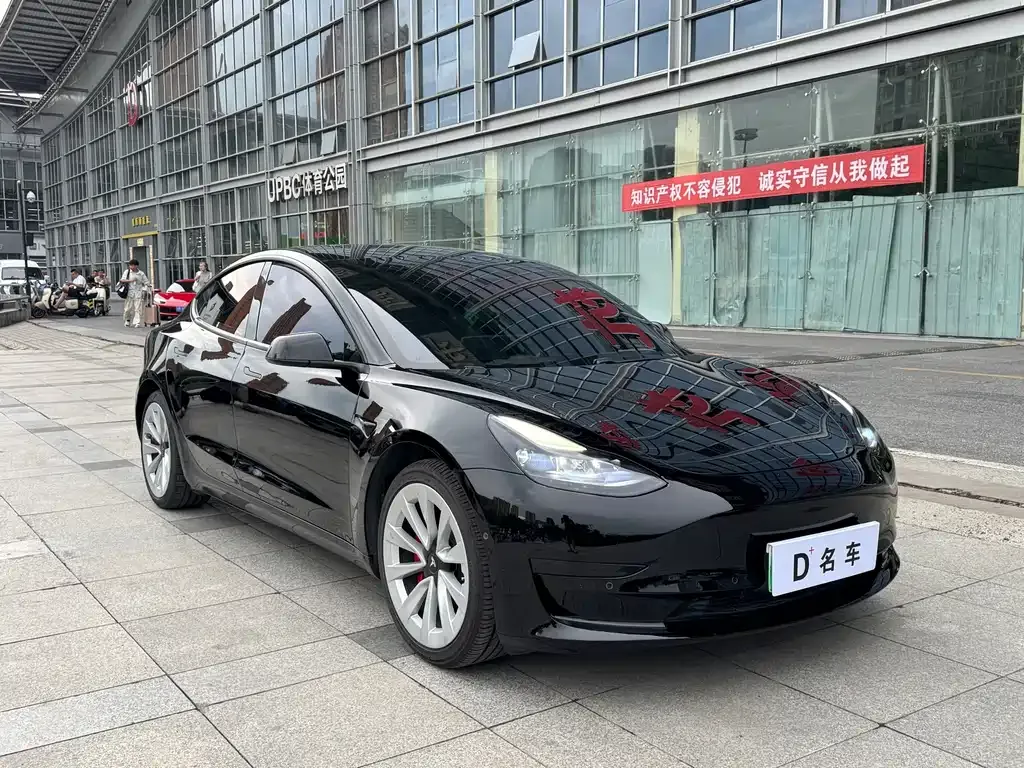 Tesla Model 3 — фото 10