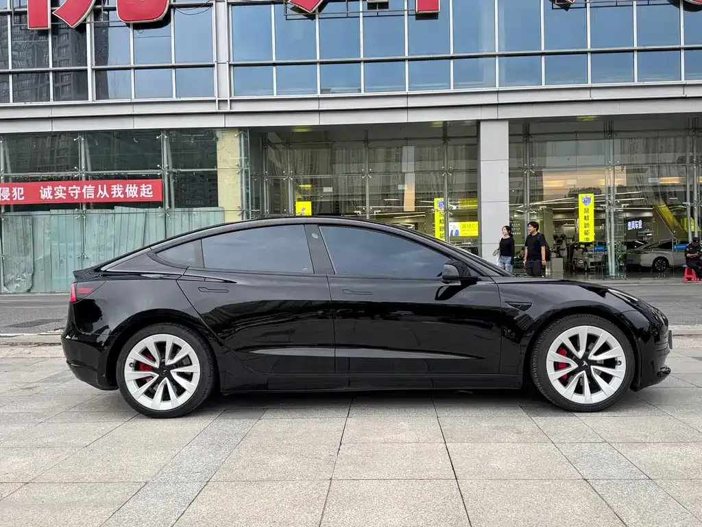Tesla Model 3 — фото 2
