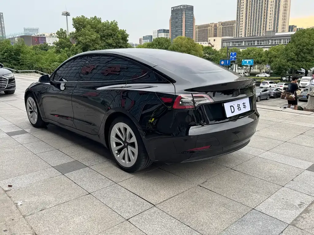 Tesla Model 3 — фото 7
