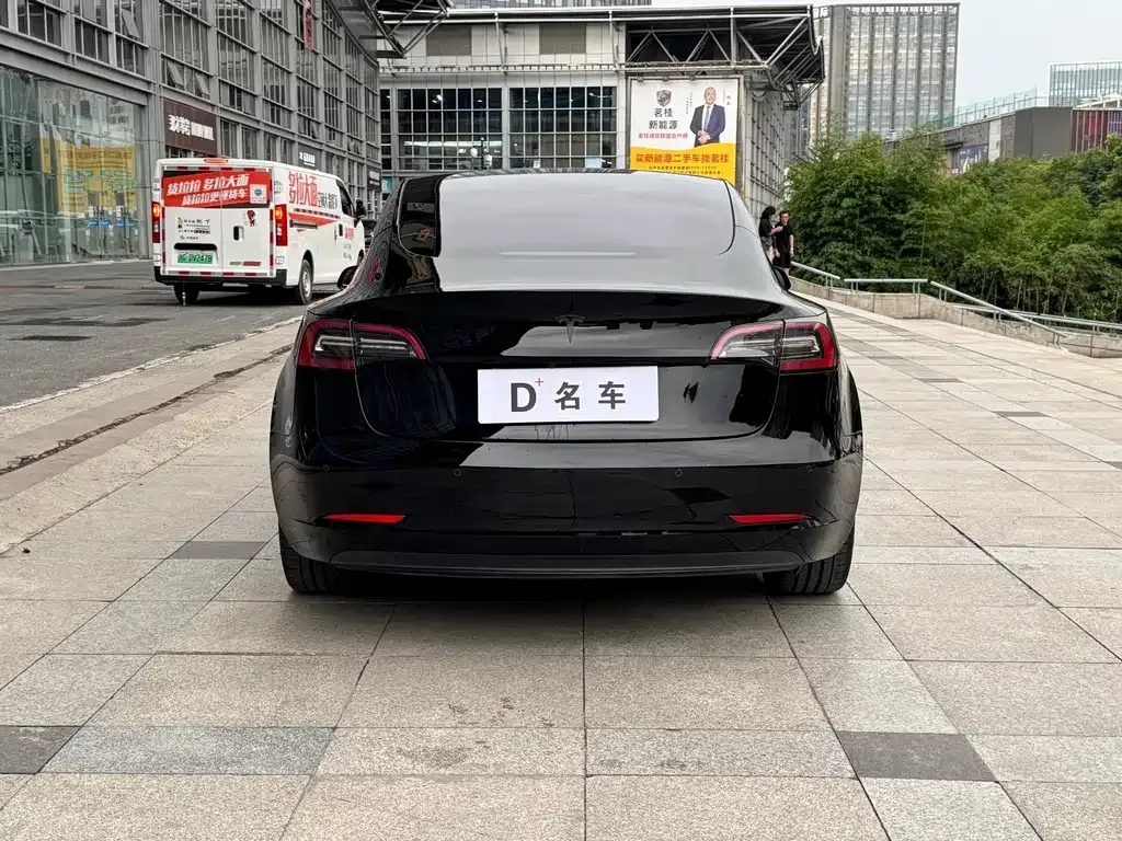 Tesla Model 3 — фото 9