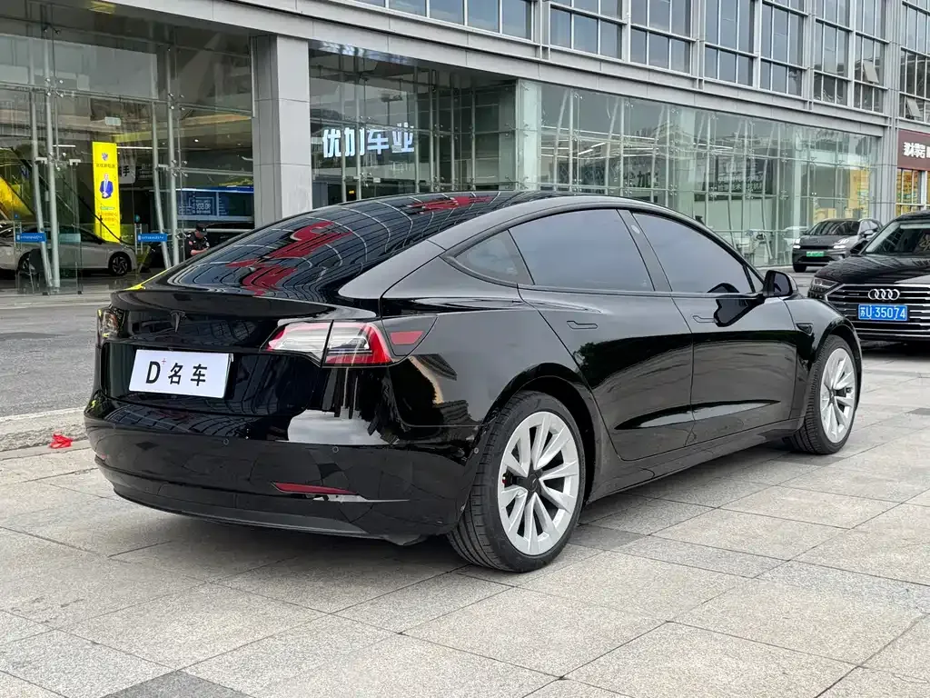 Tesla Model 3 — фото 6