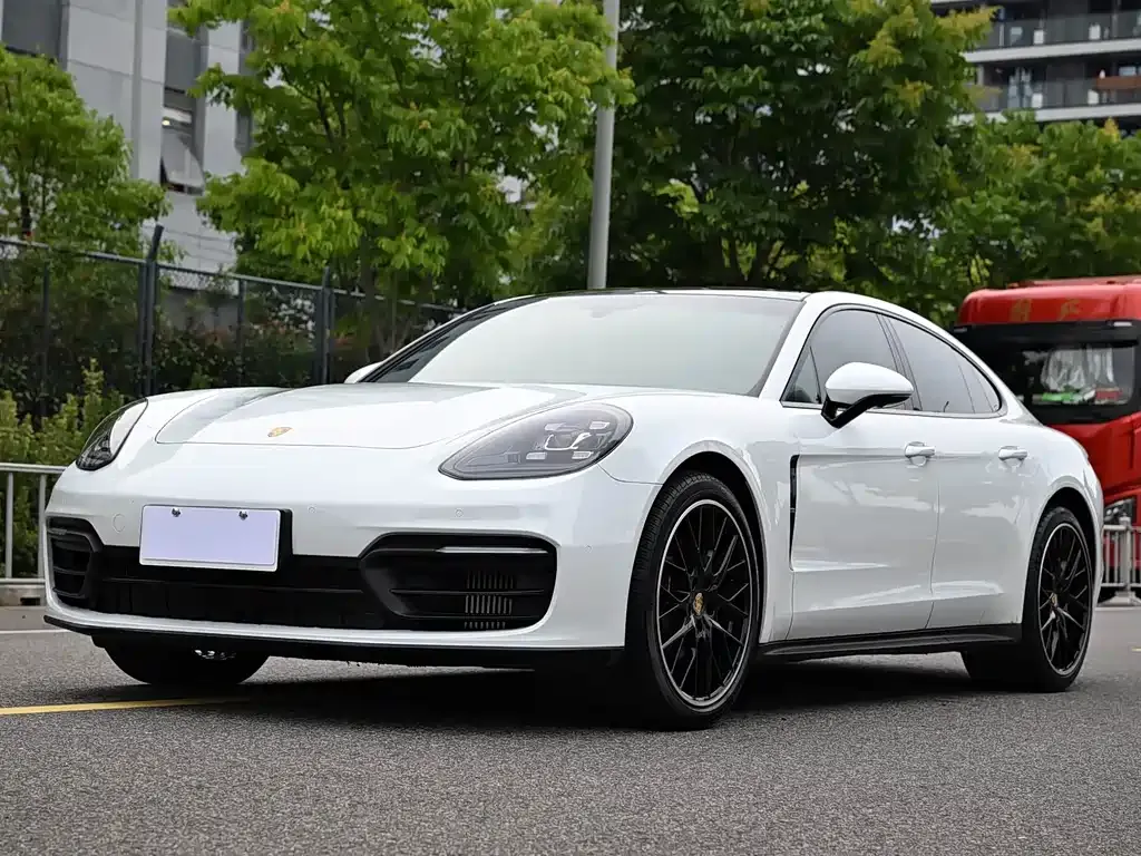 Porsche Panamera — фото 1