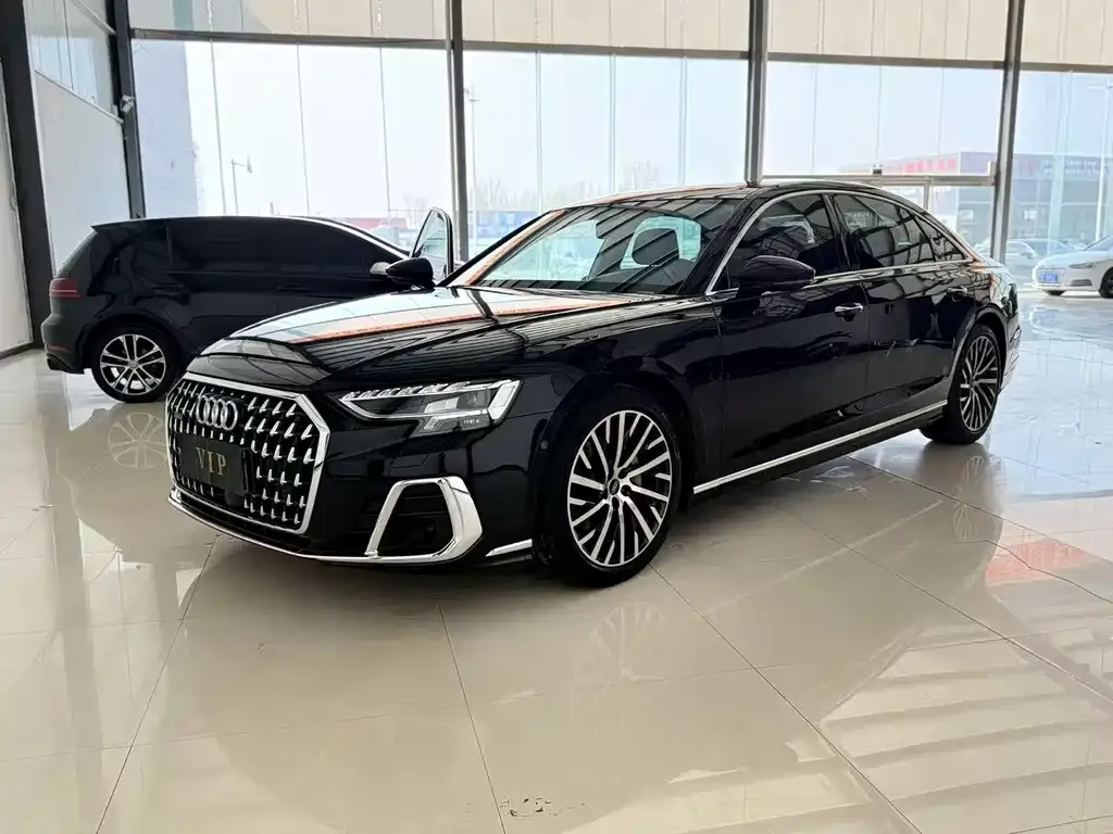 Audi A8 — фото 1