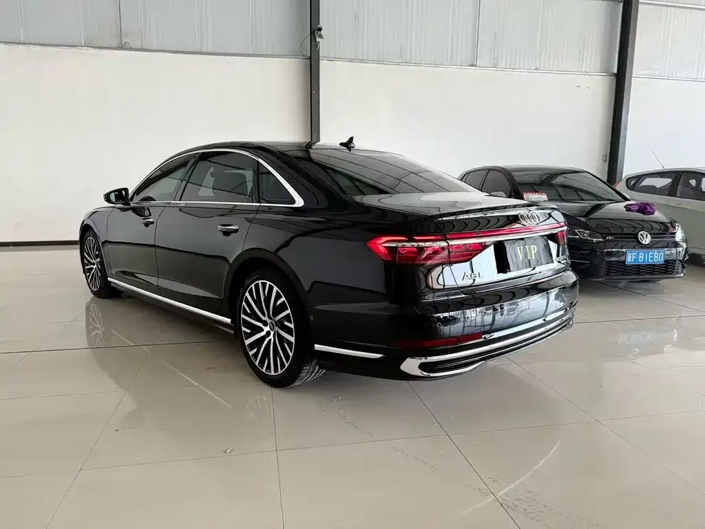 Audi A8 — фото 6
