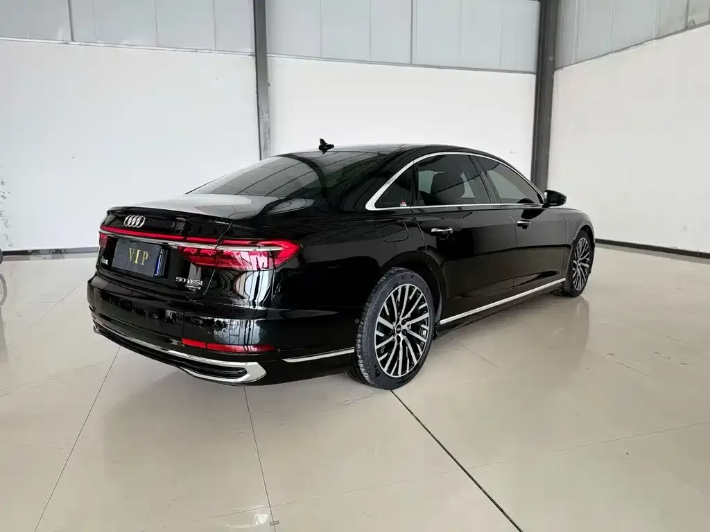 Audi A8 — фото 3