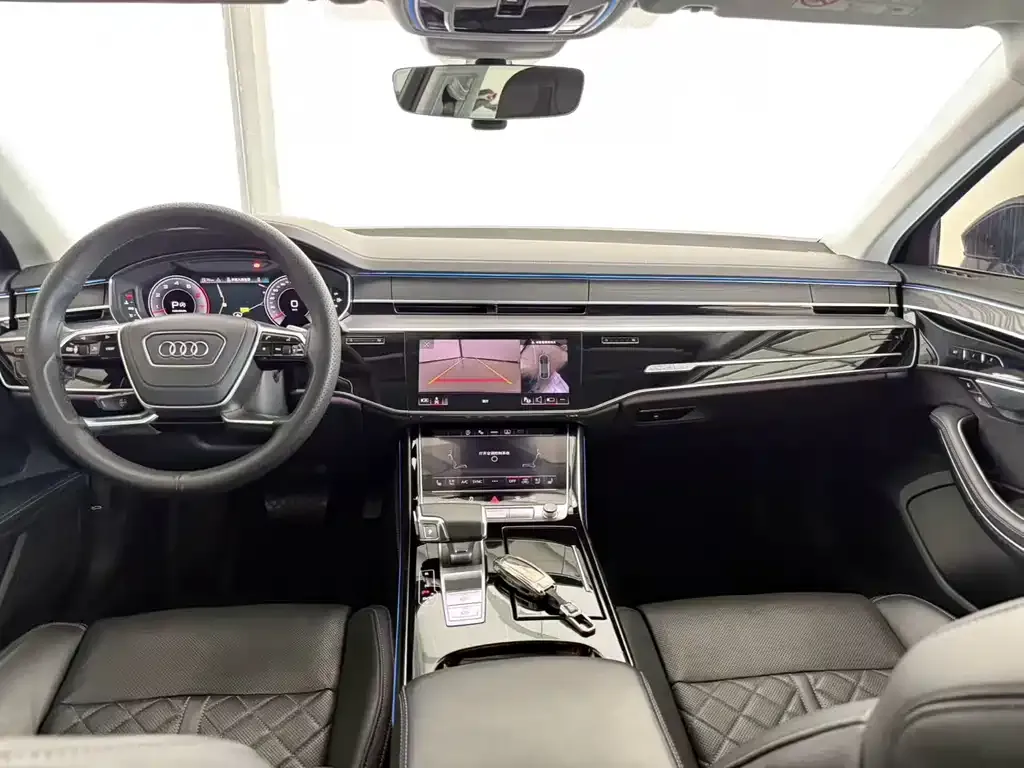 Audi A8 — фото 5