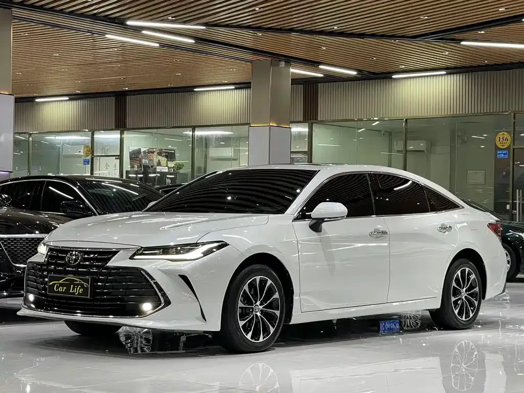 Toyota Avalon — фото 1