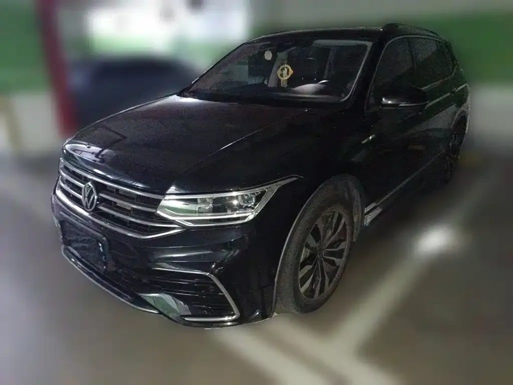 Volkswagen Tiguan L — фото 1