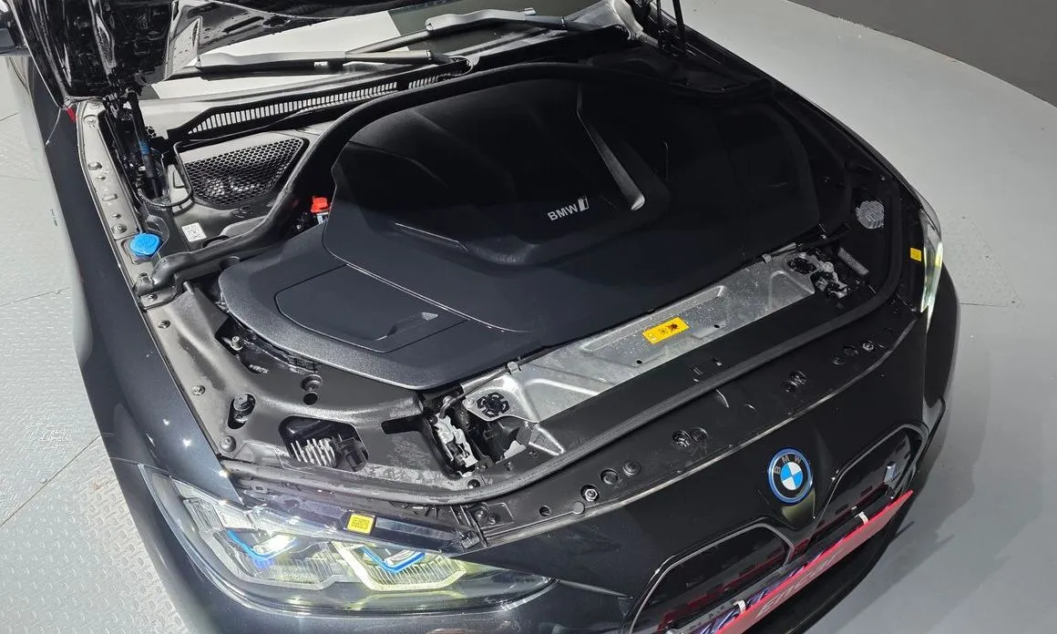 BMW i4 — фото 10