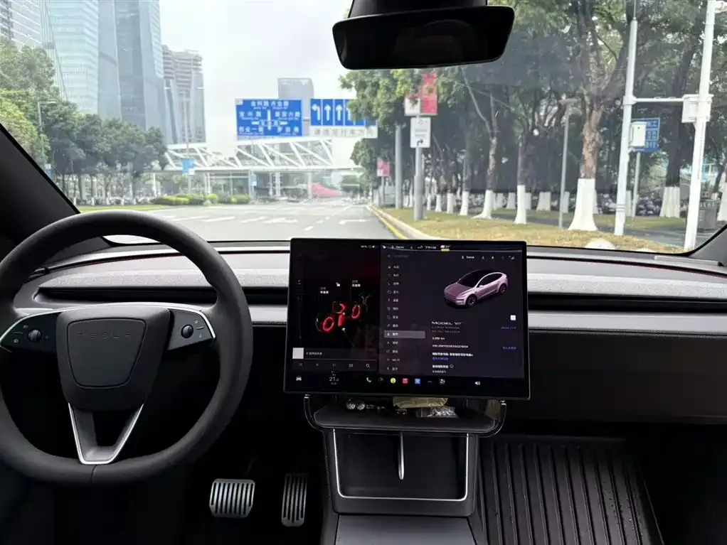 Tesla Model Y L — фото 9