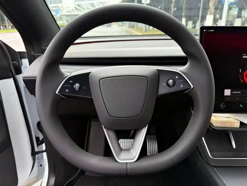 Tesla Model Y L — фото 2