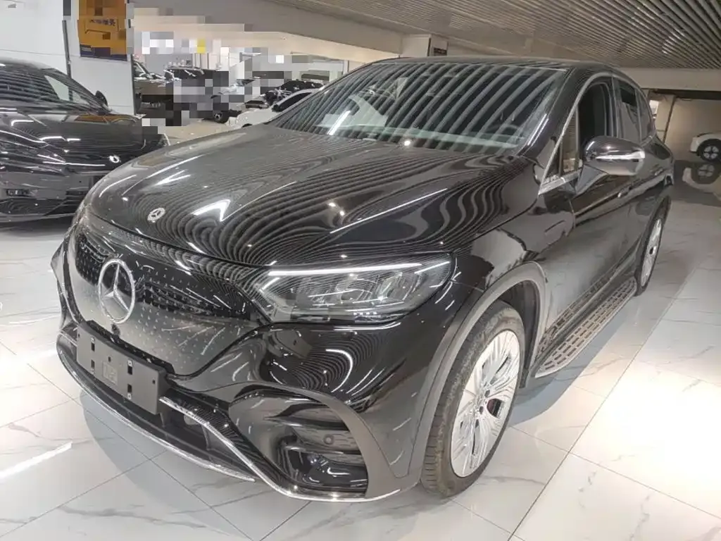 Mercedes-Benz EQE SUV — фото 1