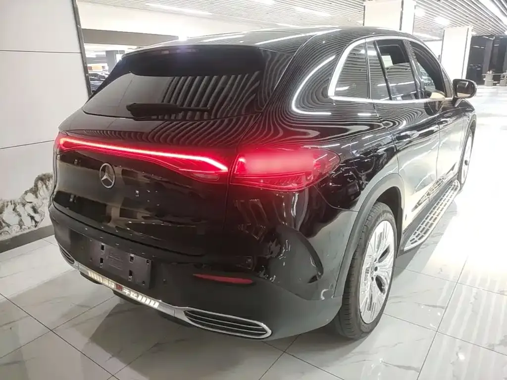 Mercedes-Benz EQE SUV — фото 6