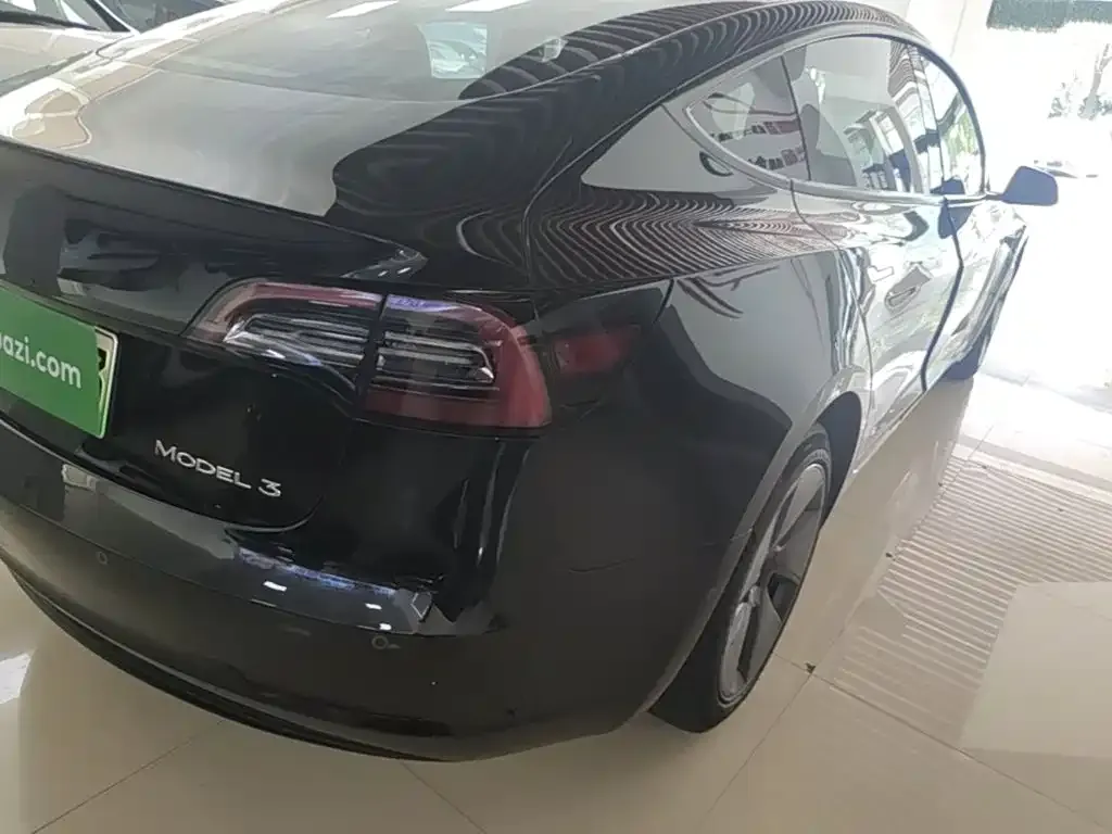 Tesla Model 3 — фото 3