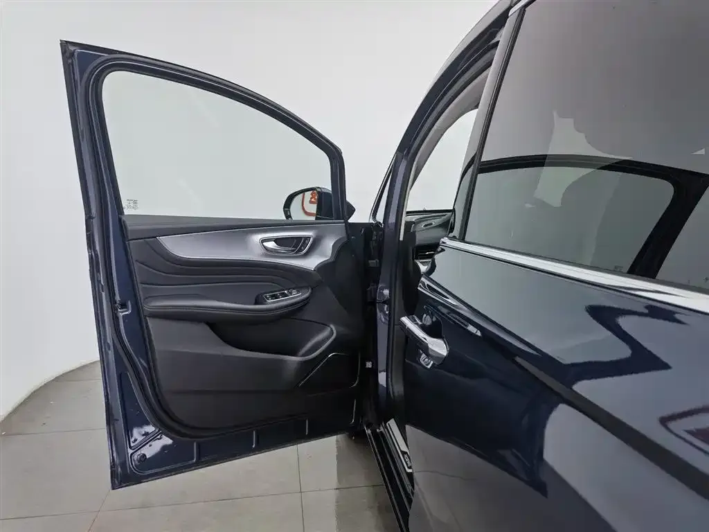 Roewe iMAX8 — фото 4