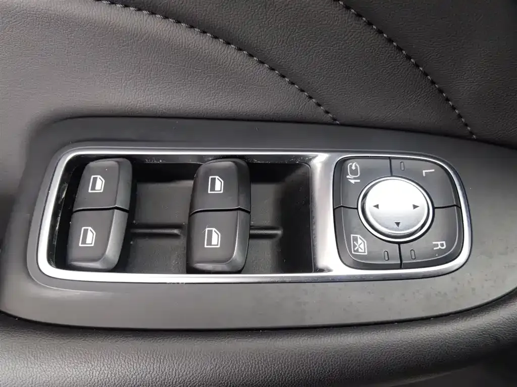 Roewe iMAX8 — фото 7