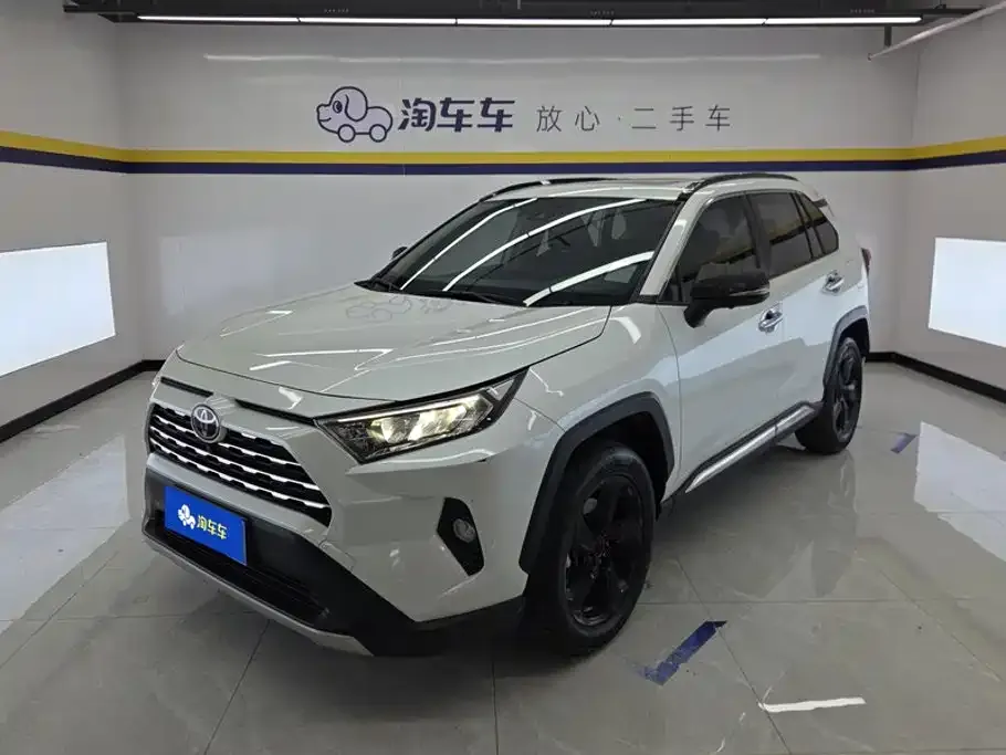 Toyota RAV4 — фото 1