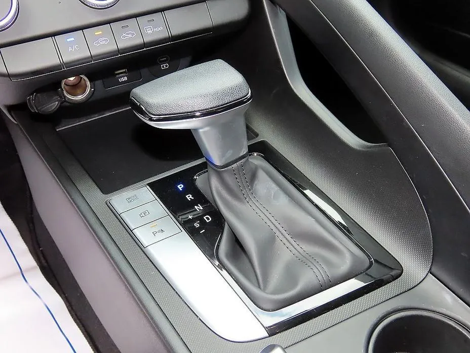 Hyundai AVANTE — фото 4