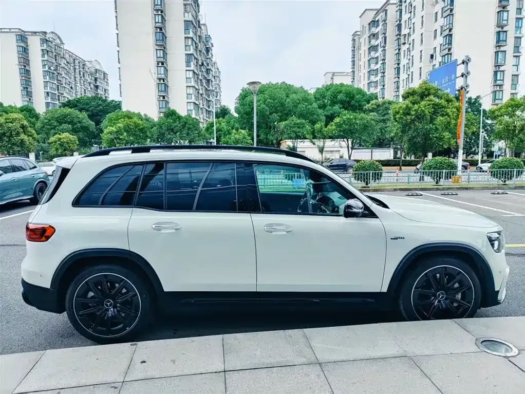 Mercedes-Benz GLB AMG — фото 10