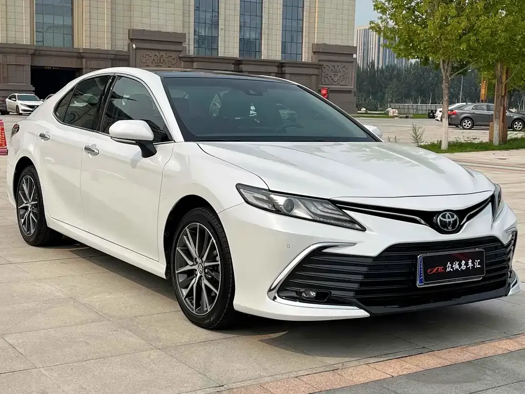 Toyota Camry — фото 4