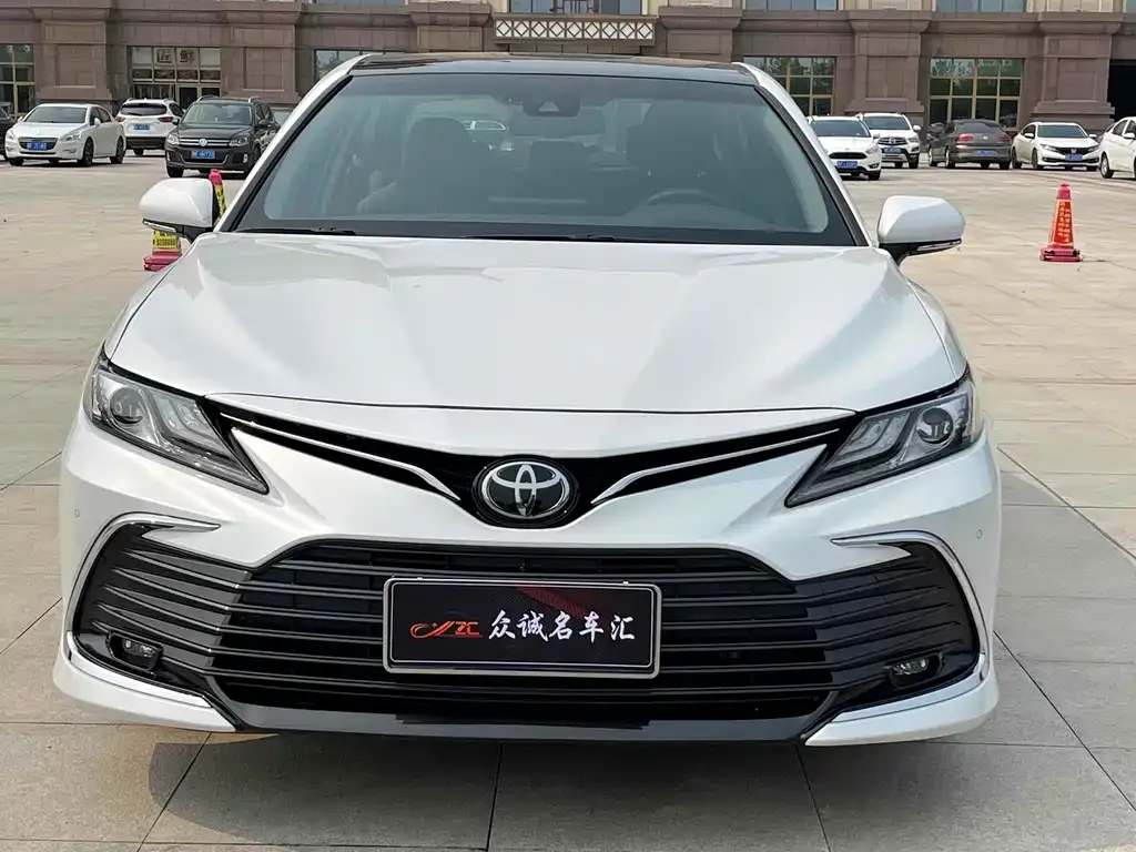 Toyota Camry — фото 3