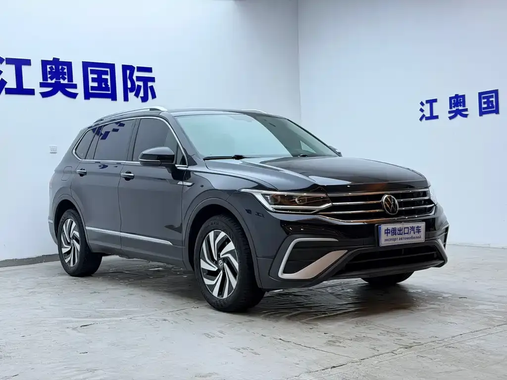 Volkswagen Tiguan L — фото 4