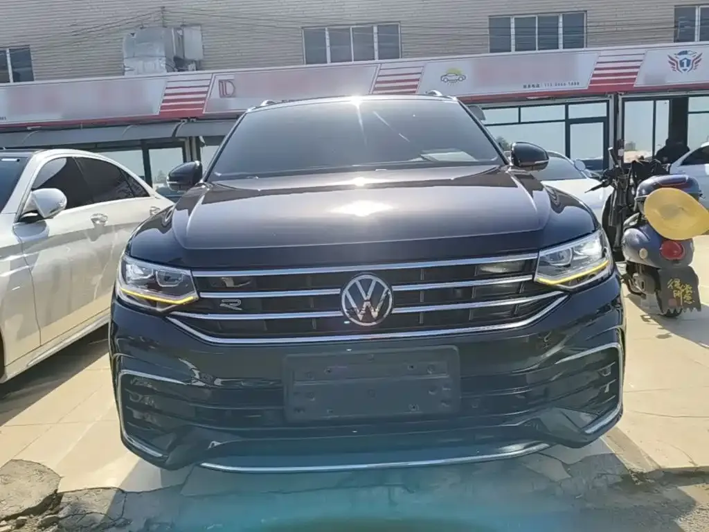 Volkswagen Tiguan L — фото 7