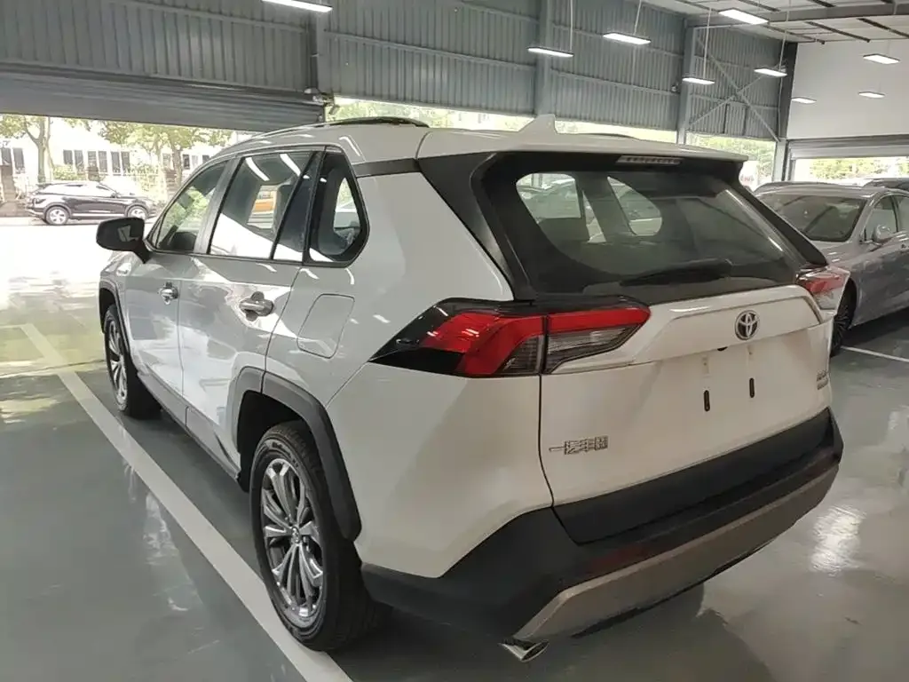 Toyota RAV4 — фото 6