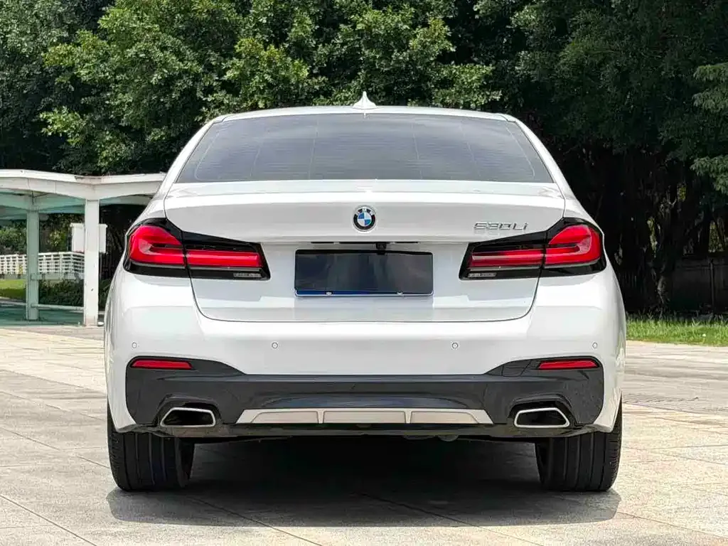 BMW 5 Series — фото 9